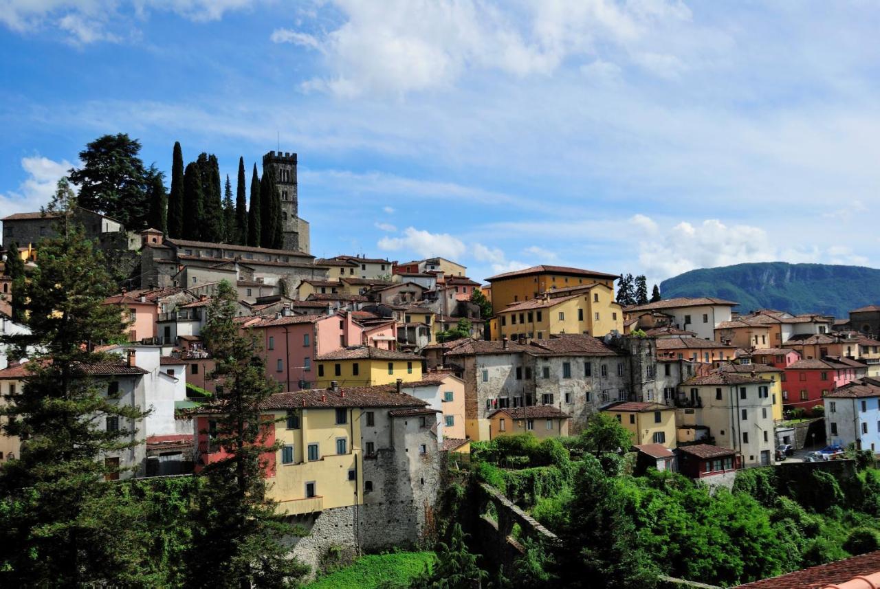 Villa Gherardi - B&B E Hostel Barga Zewnętrze zdjęcie